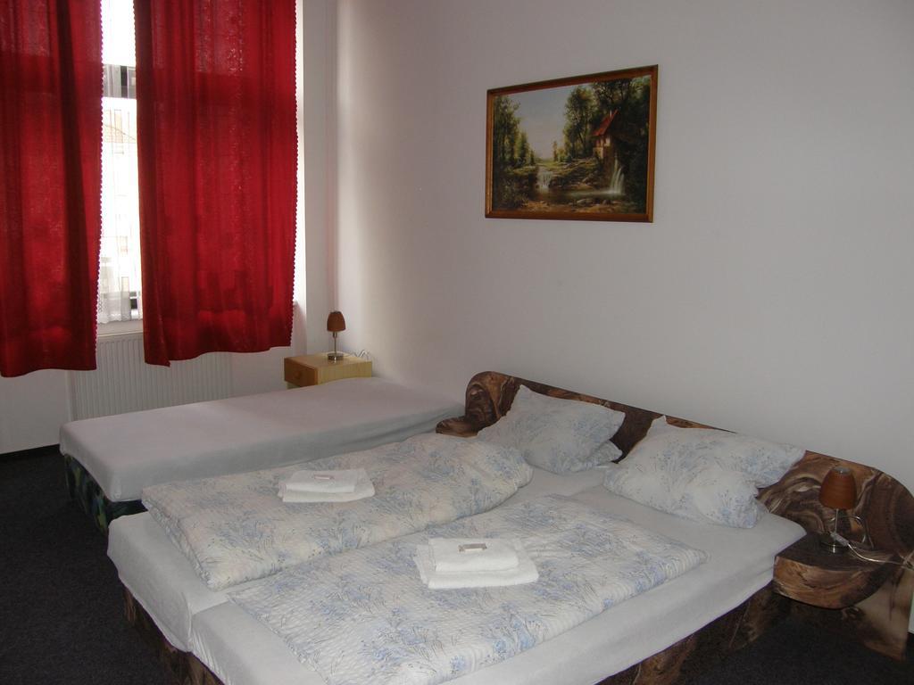 Hotel Filip Ceske Budejovice Quarto foto