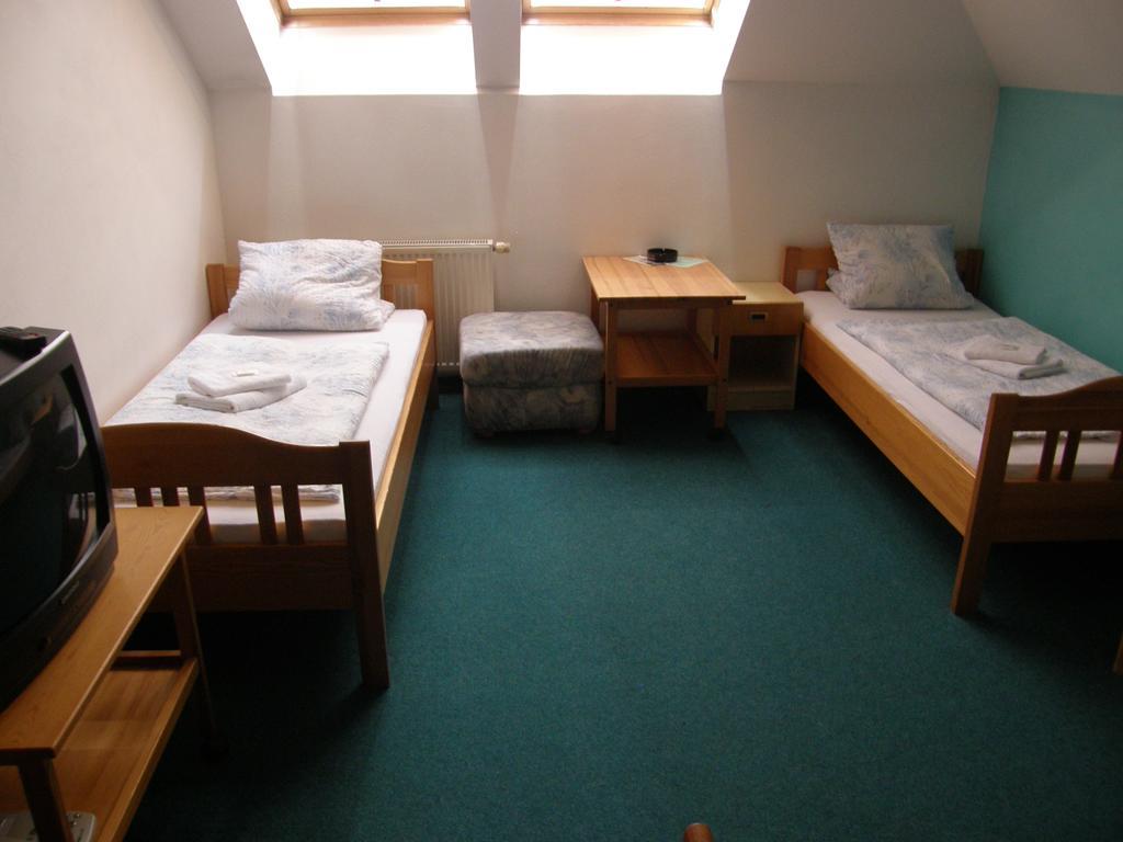 Hotel Filip Ceske Budejovice Quarto foto