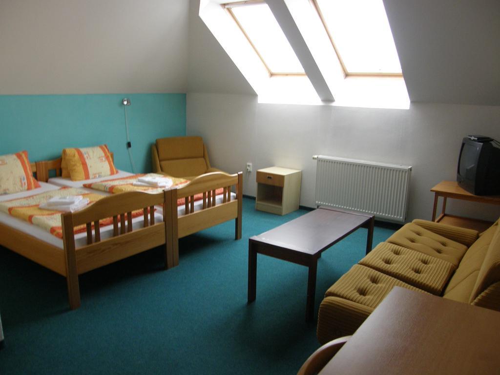 Hotel Filip Ceske Budejovice Quarto foto