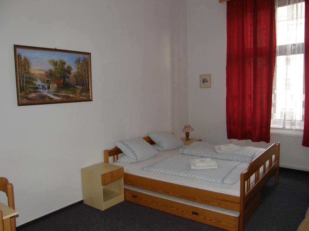 Hotel Filip Ceske Budejovice Quarto foto