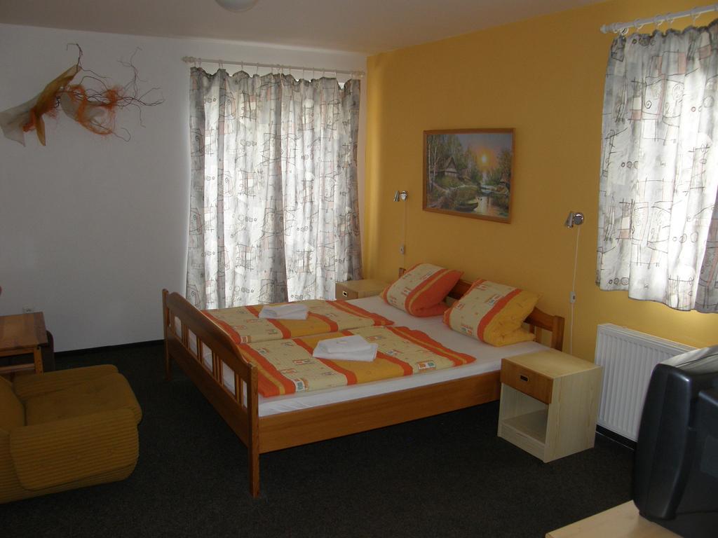 Hotel Filip Ceske Budejovice Quarto foto