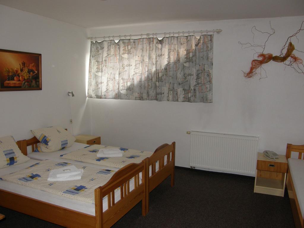 Hotel Filip Ceske Budejovice Quarto foto